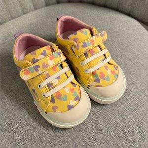 See Kai Run Kristin yellow/hearts size 7 Eu 24 little girl shoes BRAND NEW